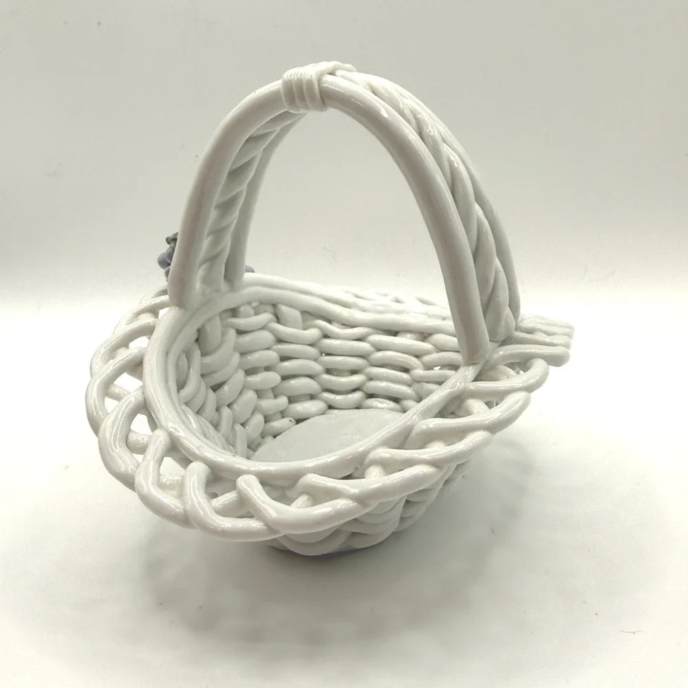 CAPODDIMONTE Lattice Basket Small White Grape‎ Accents Woven Vtg Decorative